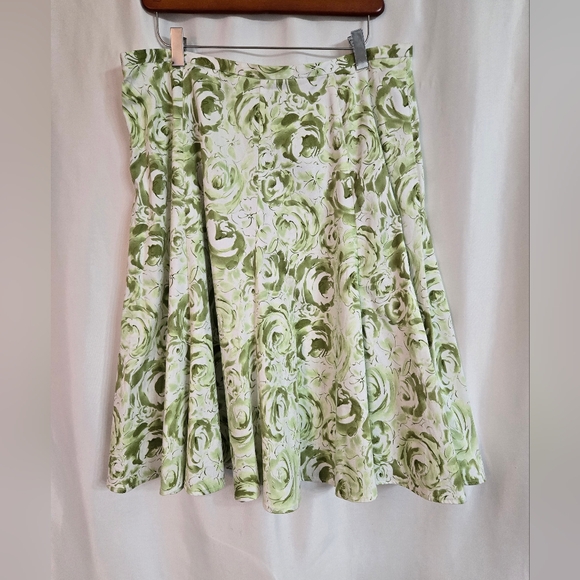 Hillary & Hanson Green Floral Fairy Full Skirt. Size 14 - Picture 2 of 7